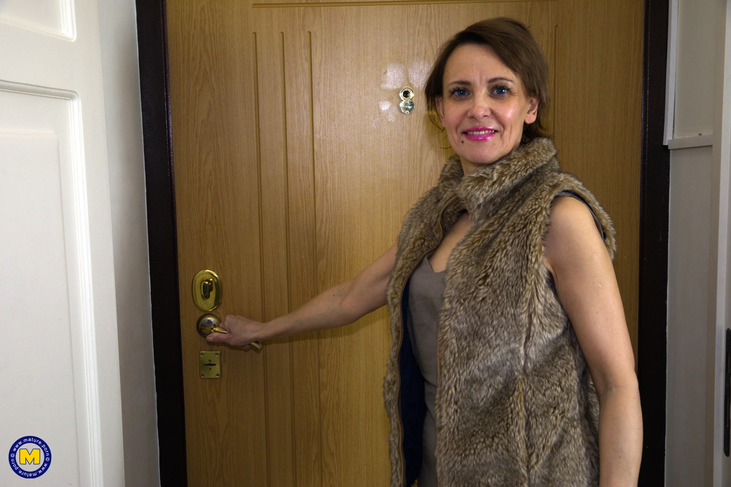 Hairy mature slut geiiting a hot fuck on her birthday