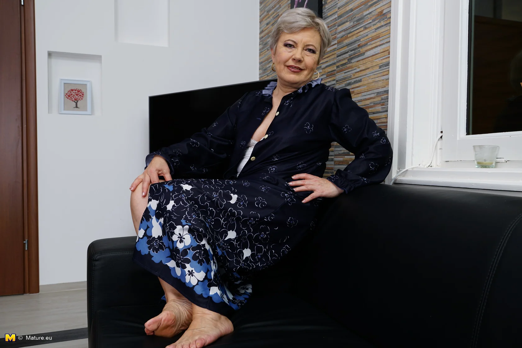 This chubby mature lady gets very naughty