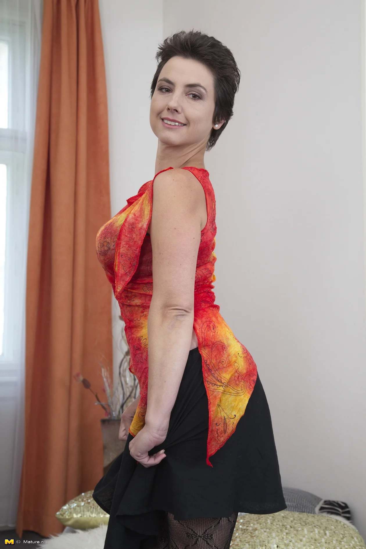 Hot housewife playing with her hairy pussy