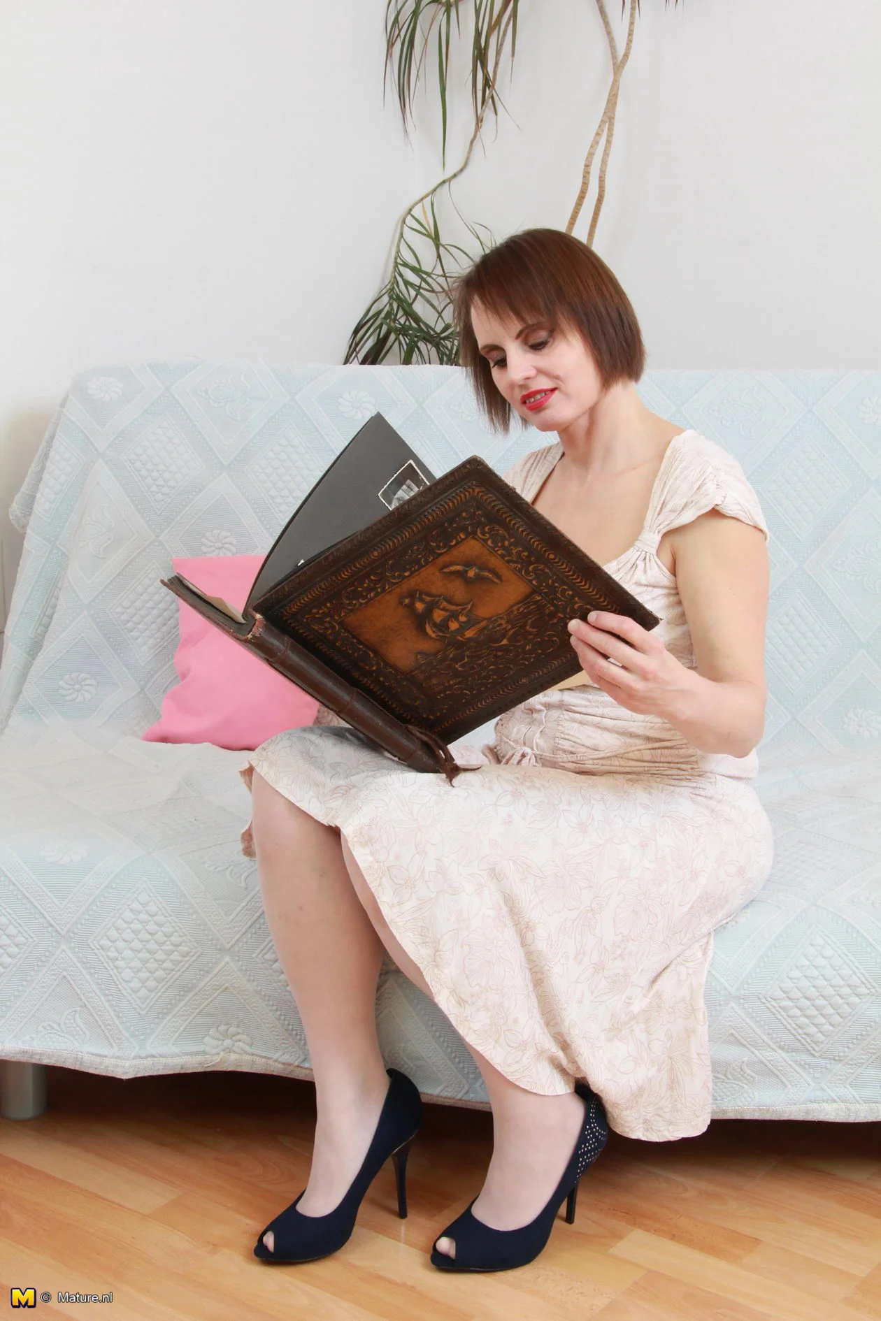 Hairy housewife fucking a younger dude