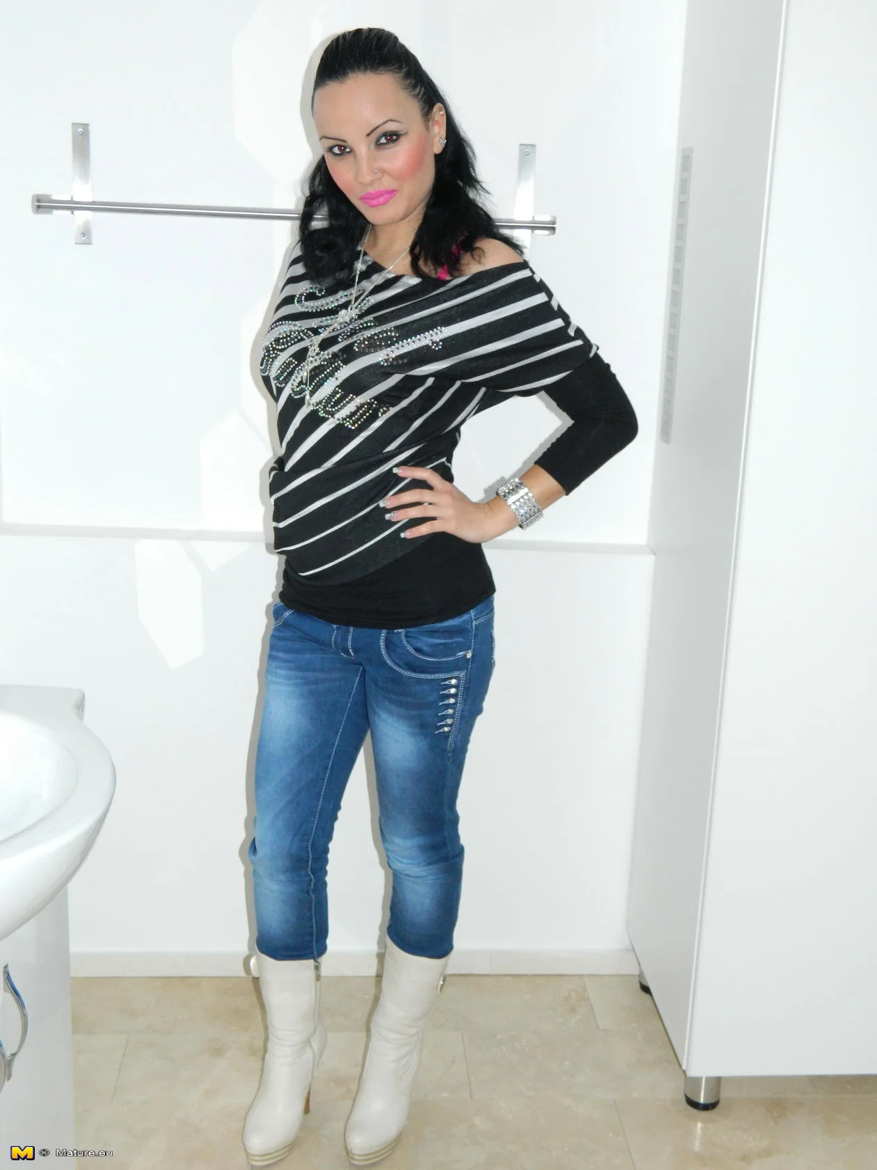 Hot MILF playing in the shower