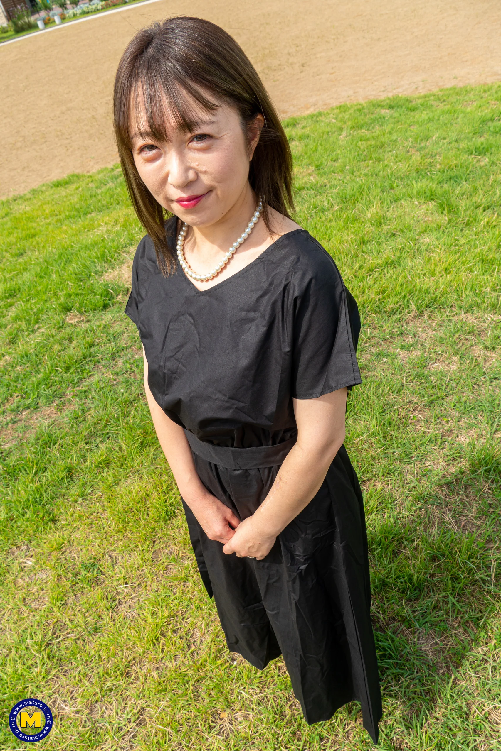 Hairy Japanese cougar does a fit Asian toyboy