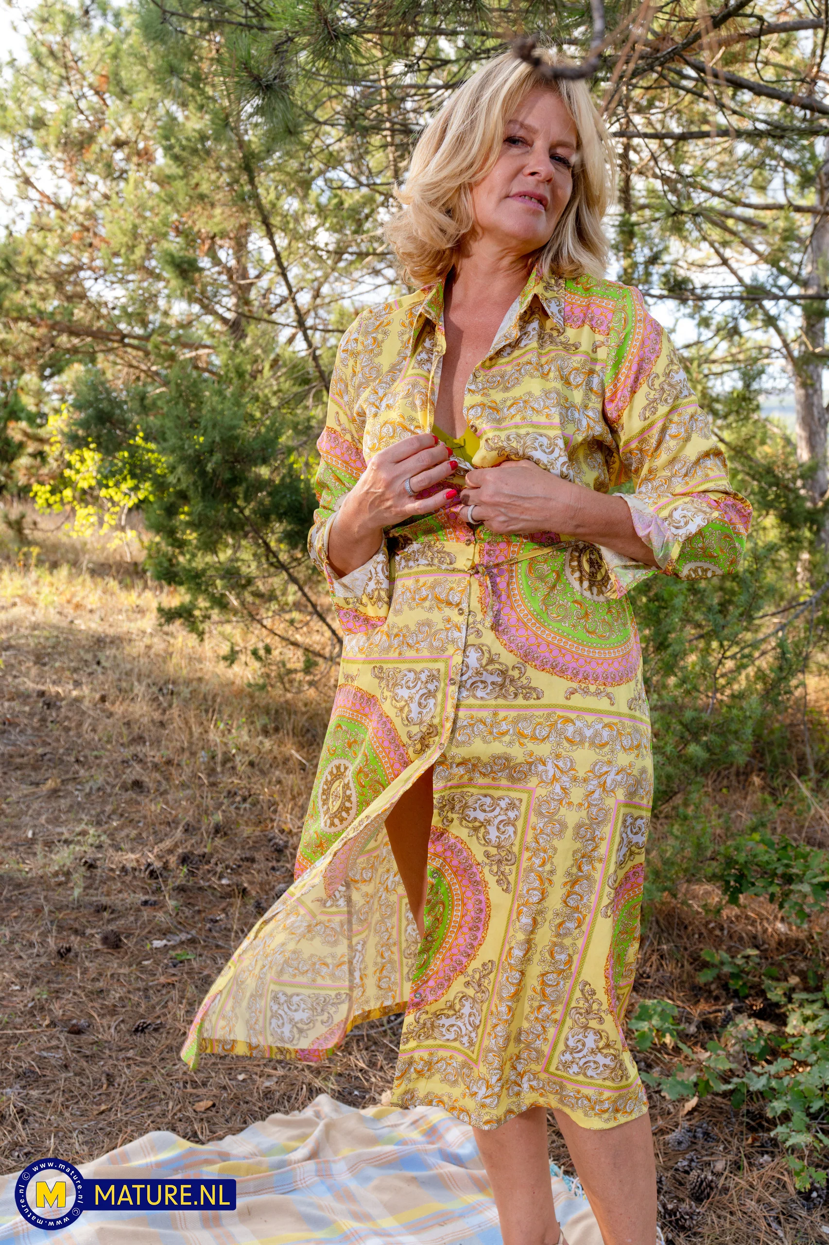 Diana is a hot blonde MILF that loves masturbating in the forest and get her shaved pussy wet