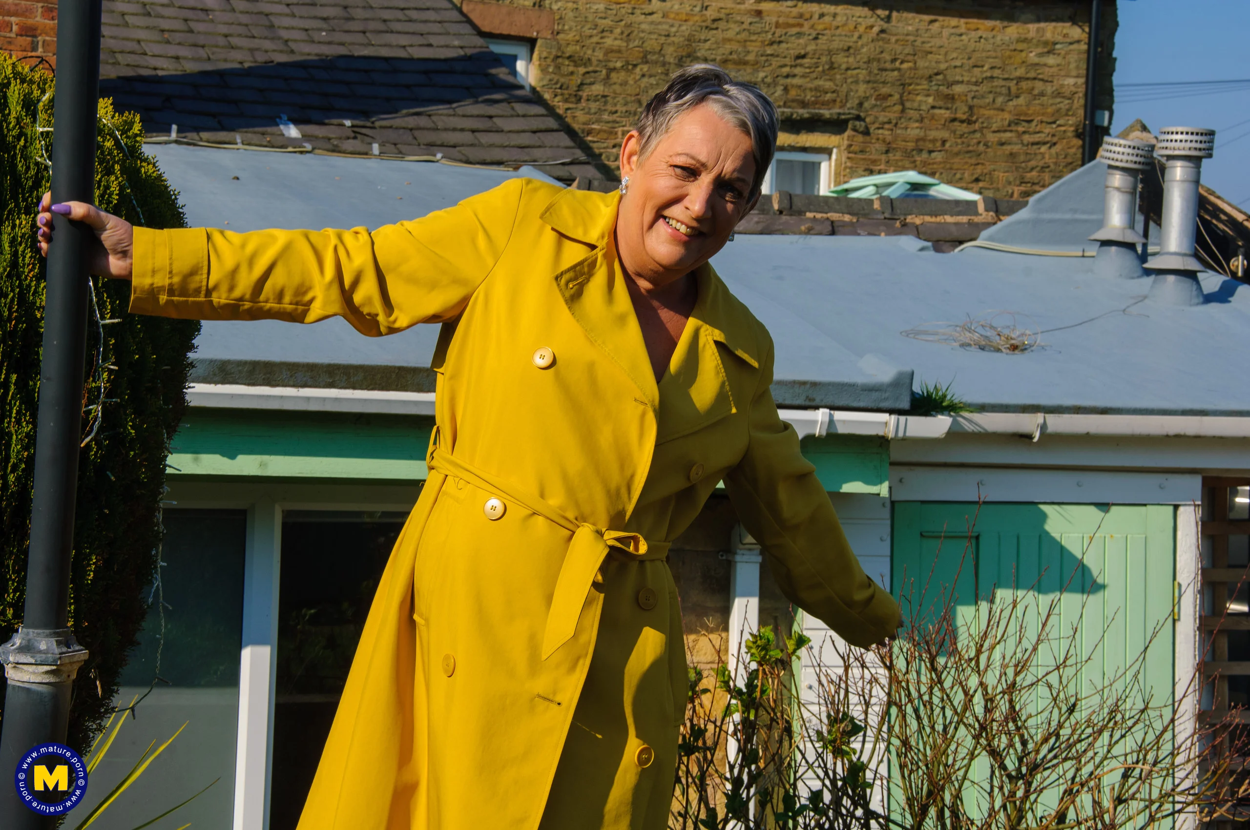 Grandma Marika loves to play with her wet pussy