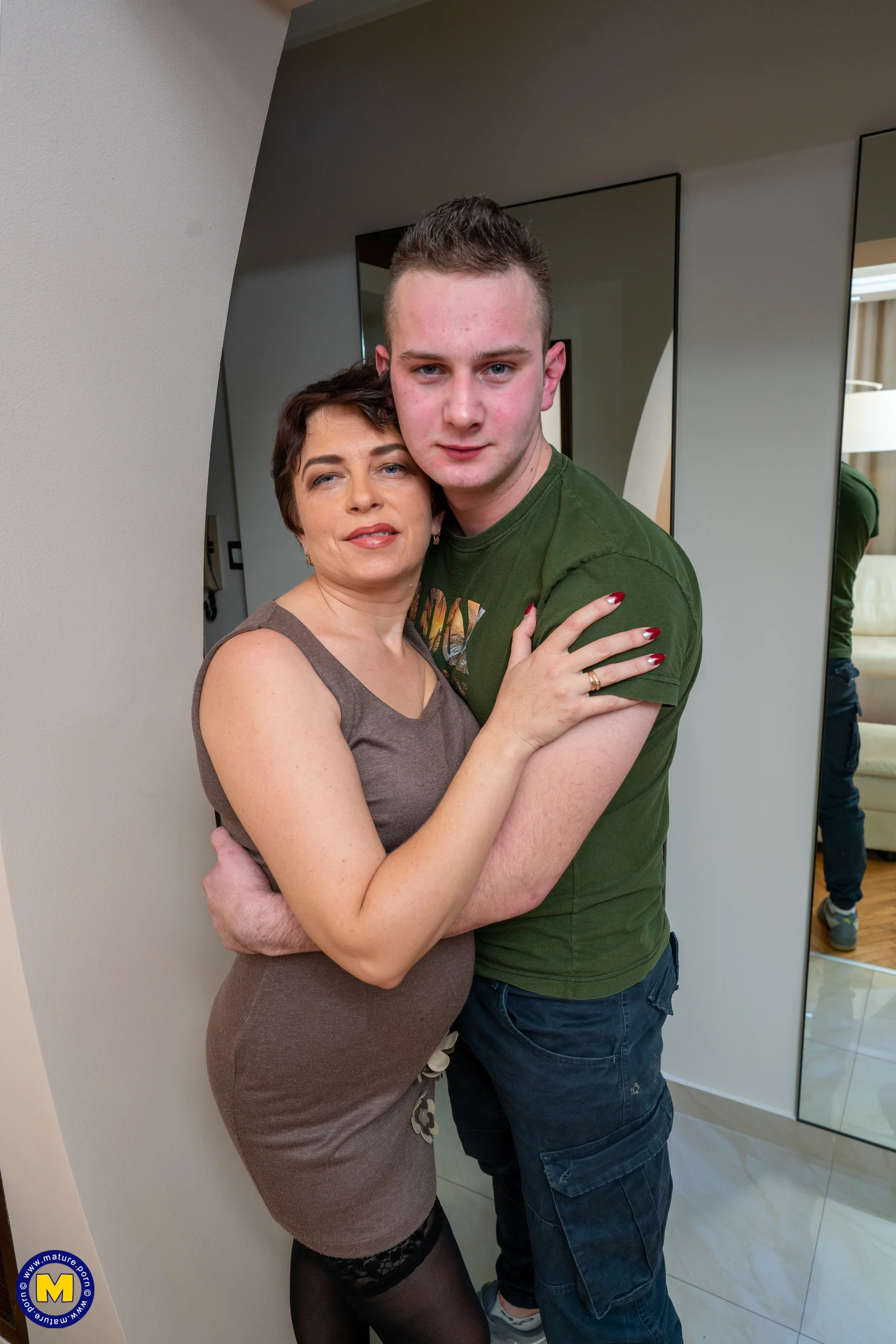 Mature Mom Has Anal Sex With a ToyBoy