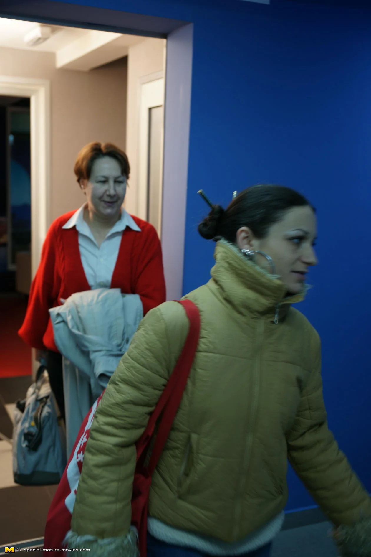 Lets have a look at an all female mature sauna