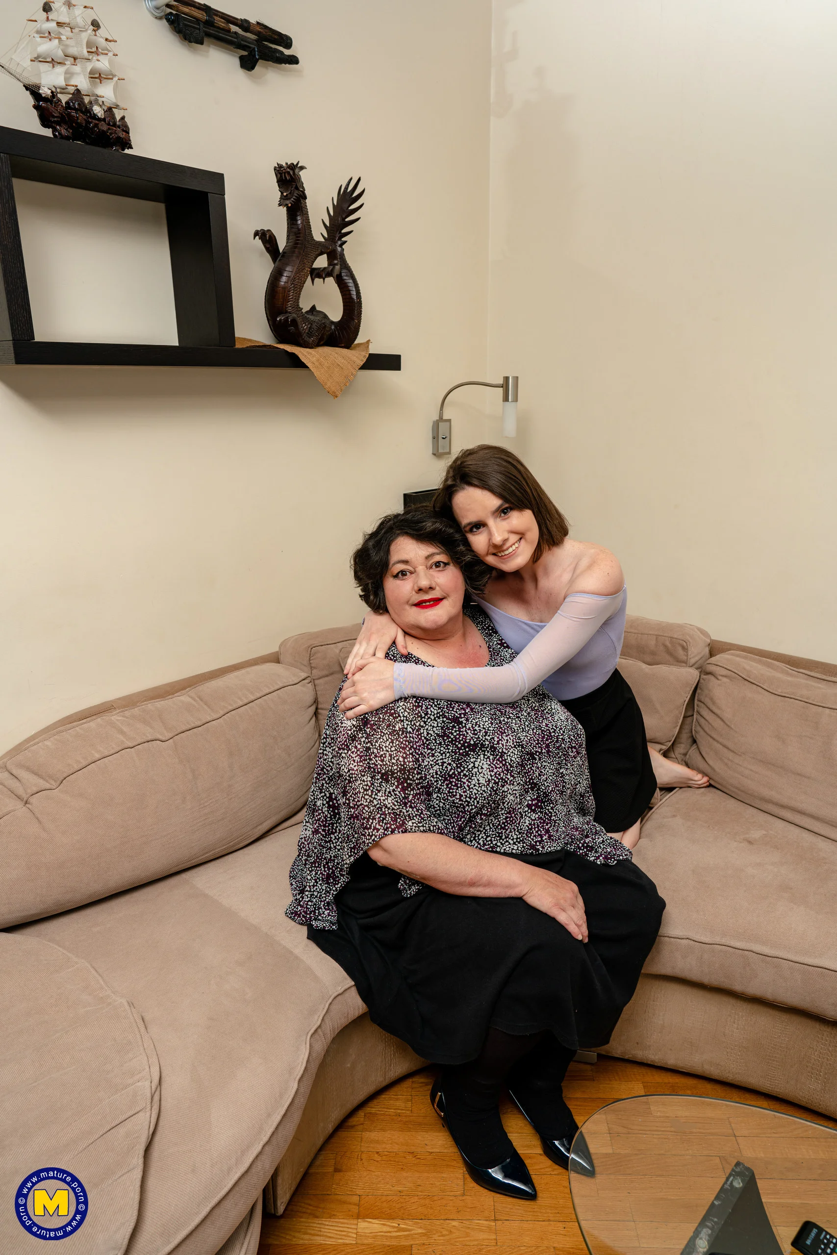 Skinny teen doing eating out her big ass stepmom