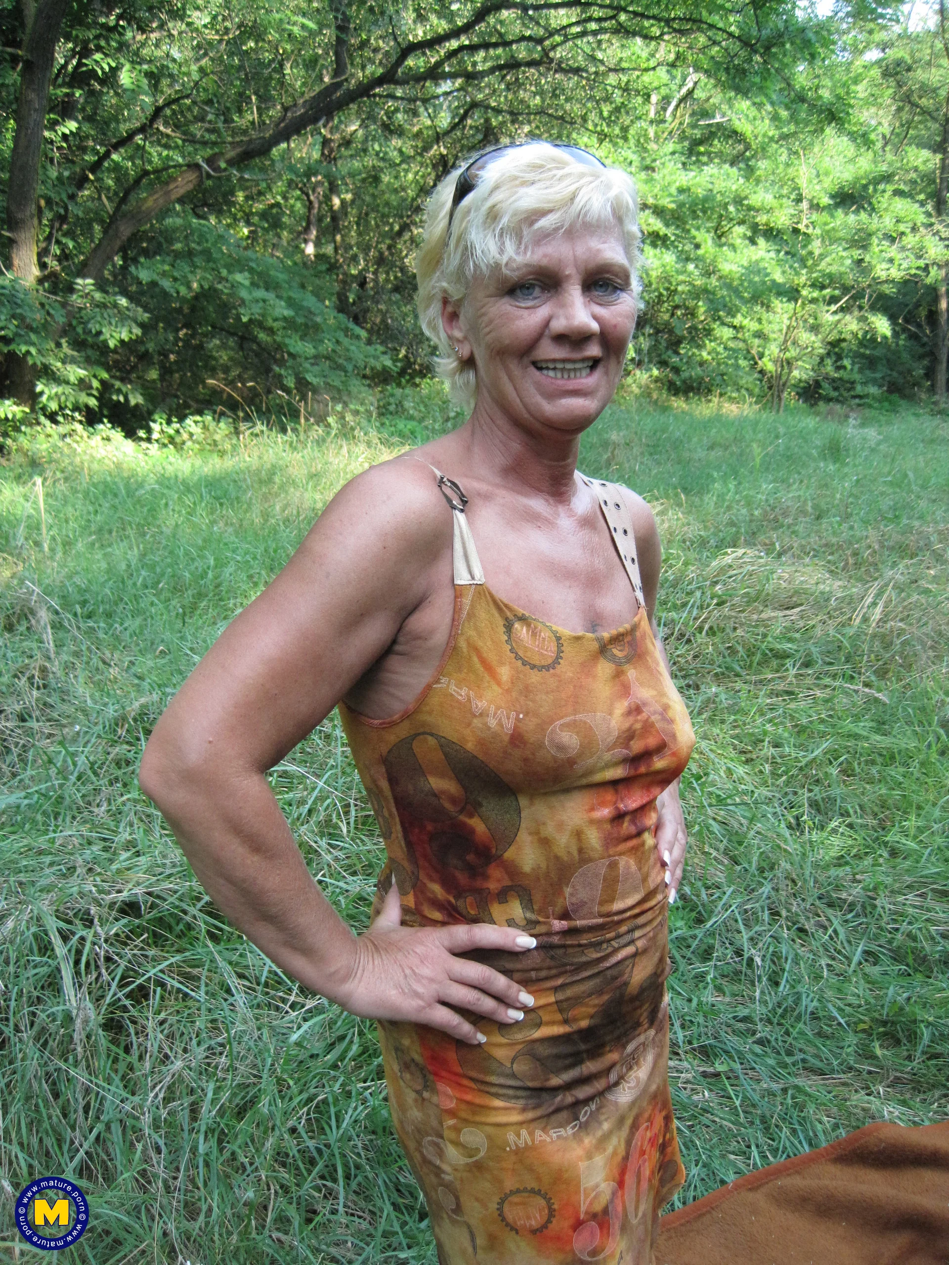 Voyeur granny Paulene gets fucked outdoor by her secret lover Leslie Taylor