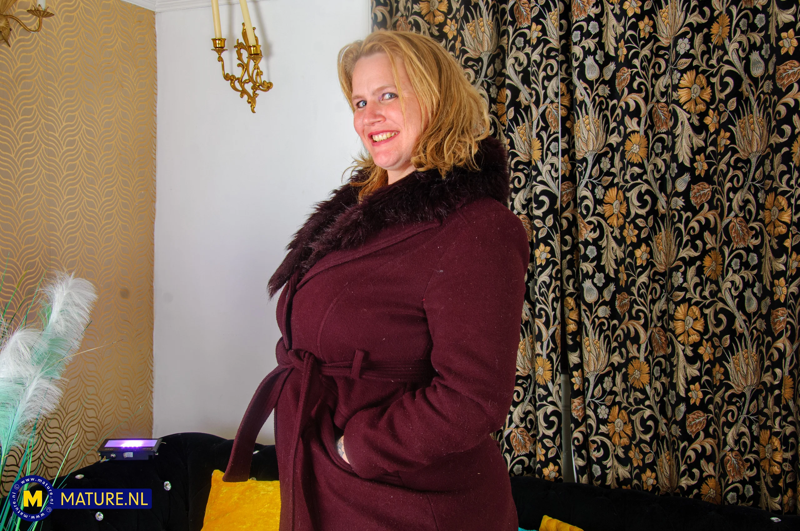 Curvy Big Ass Cougar Katie Kay Lane with her big tits loves to play with her pussy