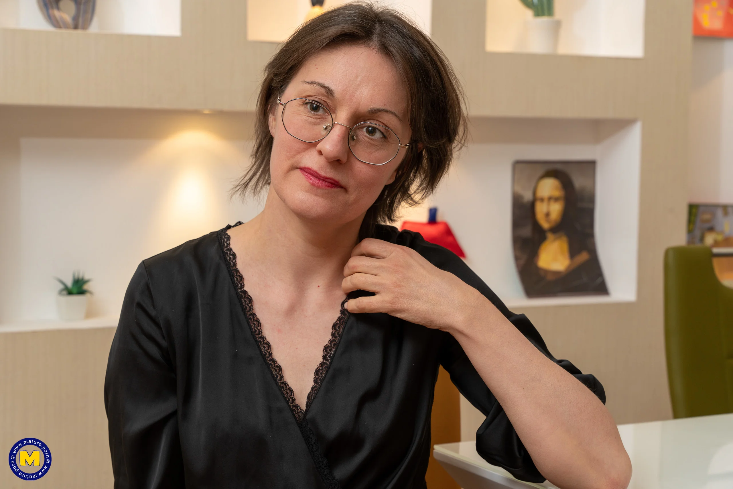 Skinny mature Barabara masturbates at home