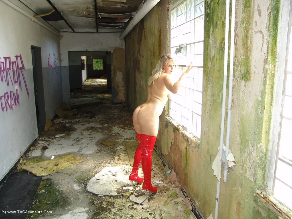 Sexy Milf In A Condemned House