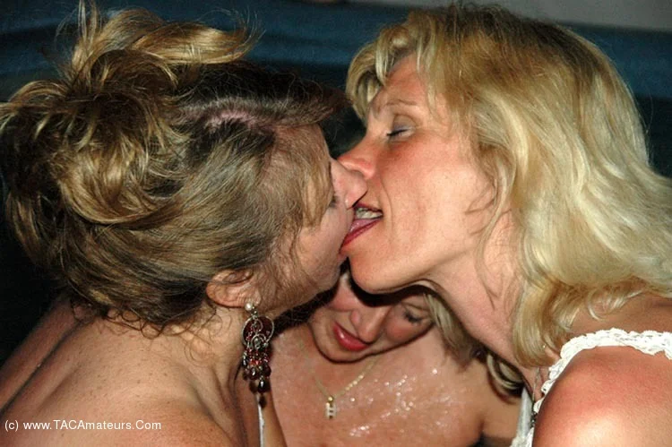 Devlynn & Friends in the Hot Tub